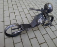 Kovaná motorka plastika